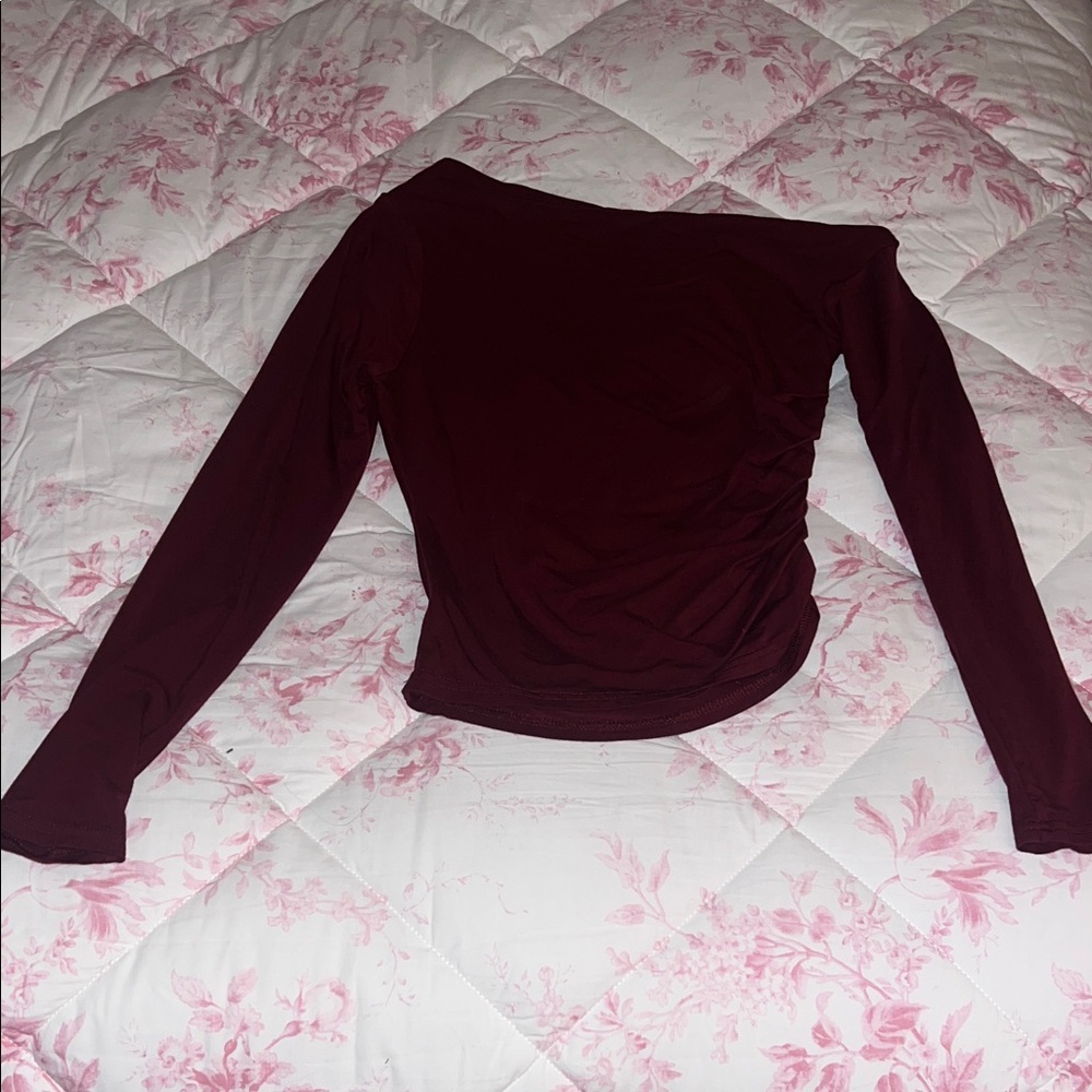 Asymmetrical Shoulder Ruched Cropped Top - Picture 8 of 13